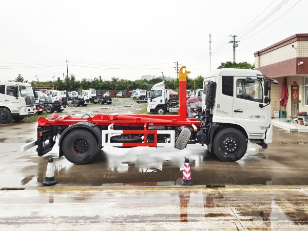 HDW5182ZXXD6車廂可卸式垃圾車（東風(fēng)天錦帕爾菲格）16T
