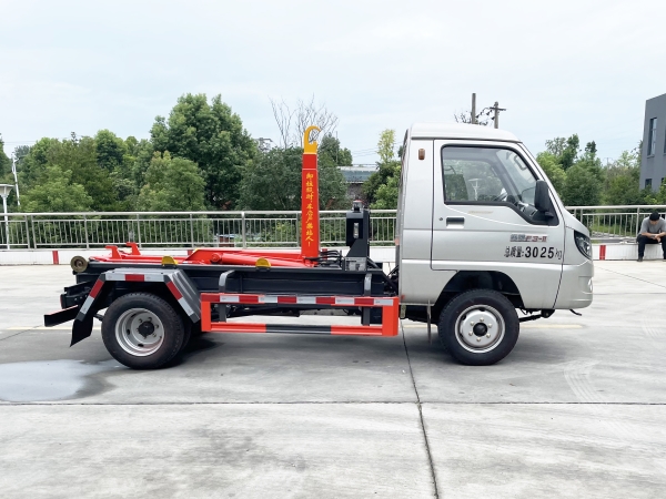 HDW5033ZXXZ6車廂可卸式垃圾車（唐駿歐鈴-賽菱F3-II）