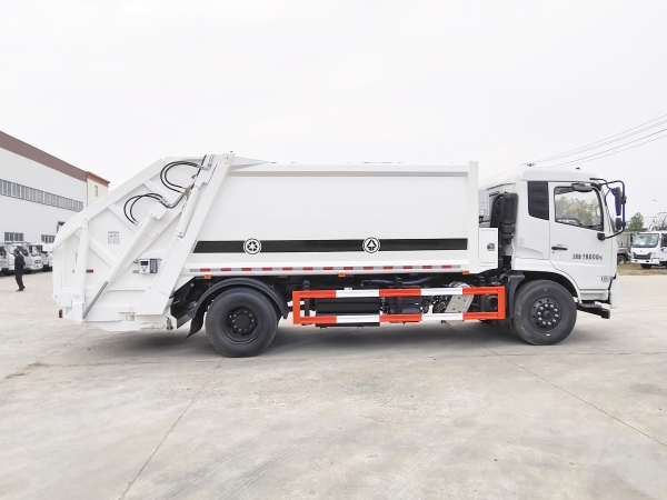 HDW5181ZYSD6型壓縮式垃圾車（東風天錦）12~14m3