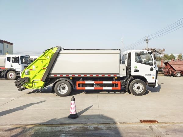 HDW5120ZYSE6型壓縮式垃圾車（東風(fēng)多利卡D7）9m3