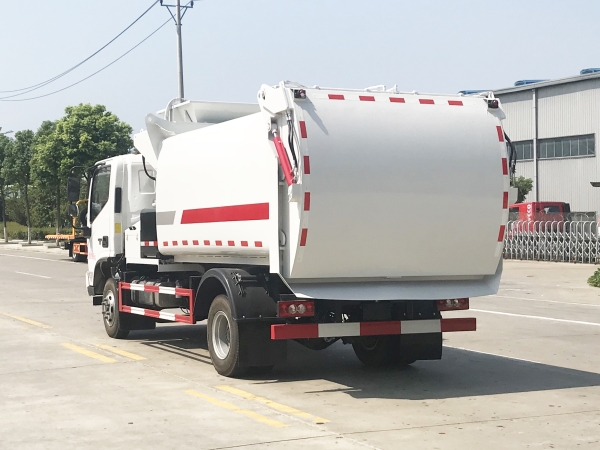 HDW5120TCAB6餐廚垃圾車（福田歐馬可）8m3